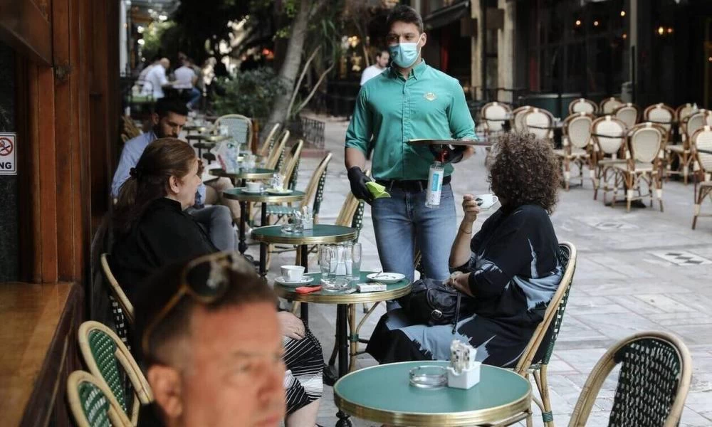 Με αποστάσεις ανοίγουν σήμερα & οι εσωτερικοί χώροι - Επιτρέπεται το αλκοόλ & η μουσική στις παραλίες
